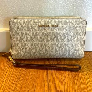 White and gold Michael Kors wallet
